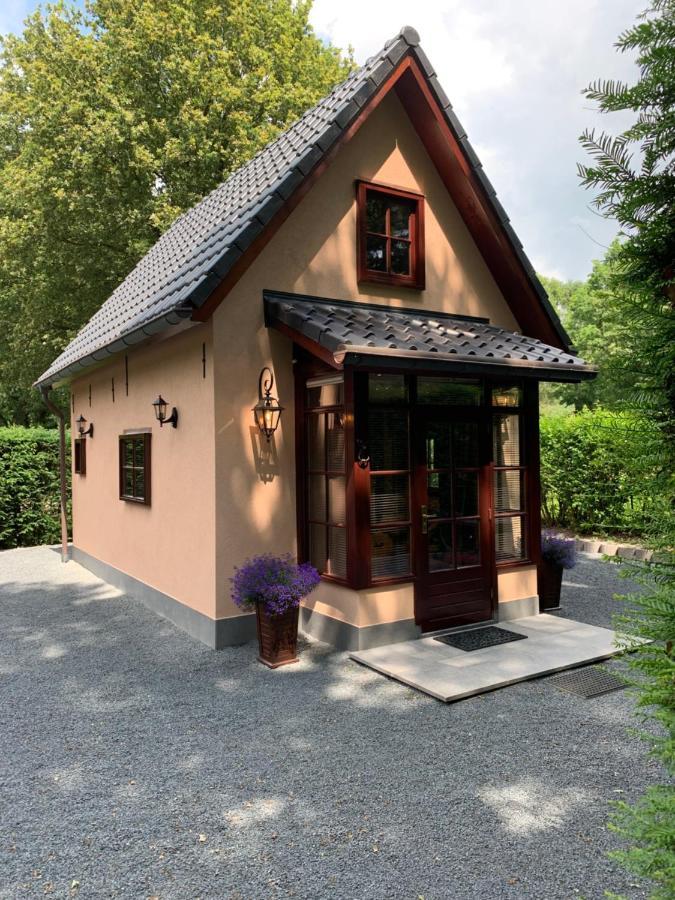 Romantisch Gastenverblijf 'Het Vogelhuisje' Lunteren Bagian luar foto